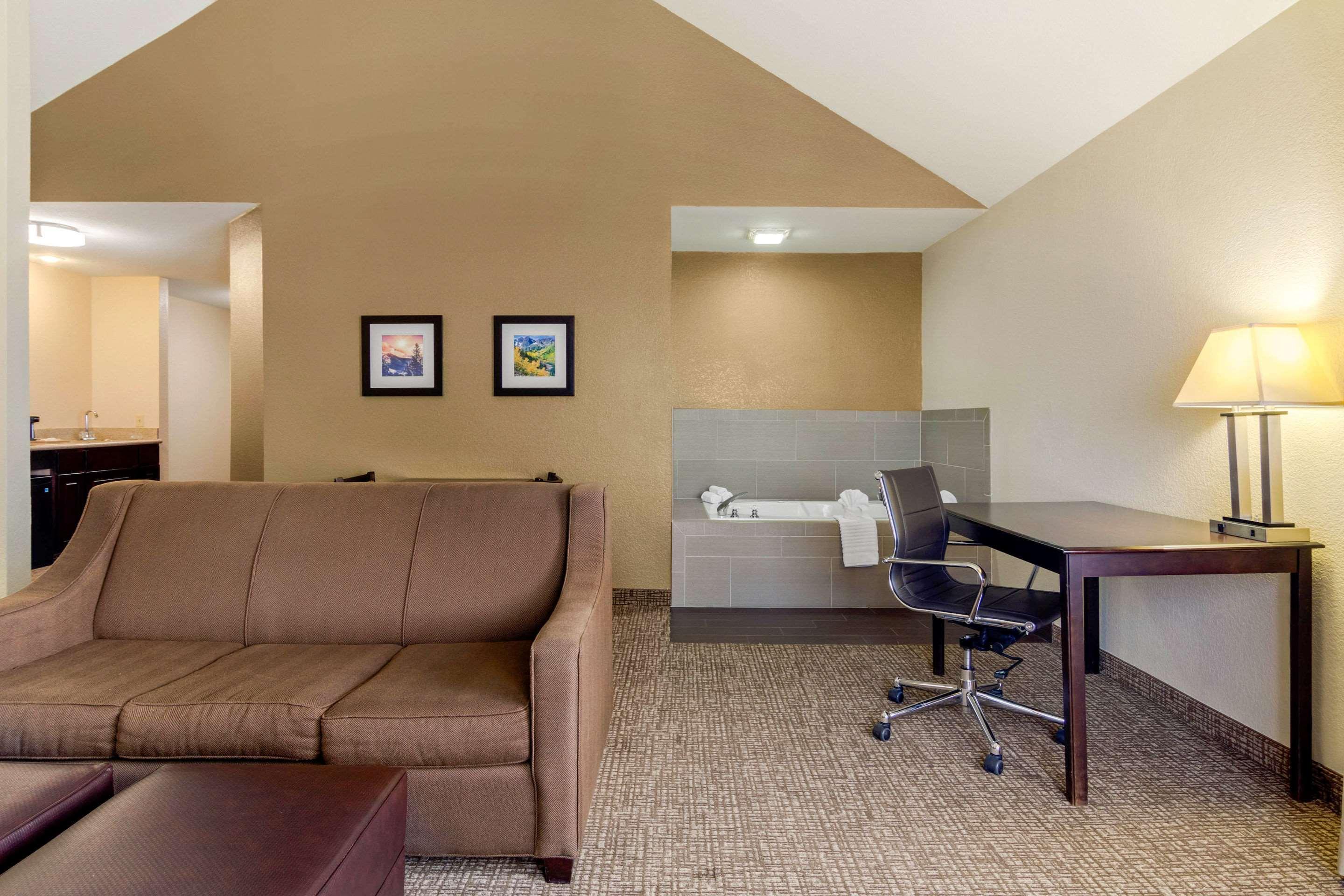 Comfort Inn & Suites Грили Экстерьер фото